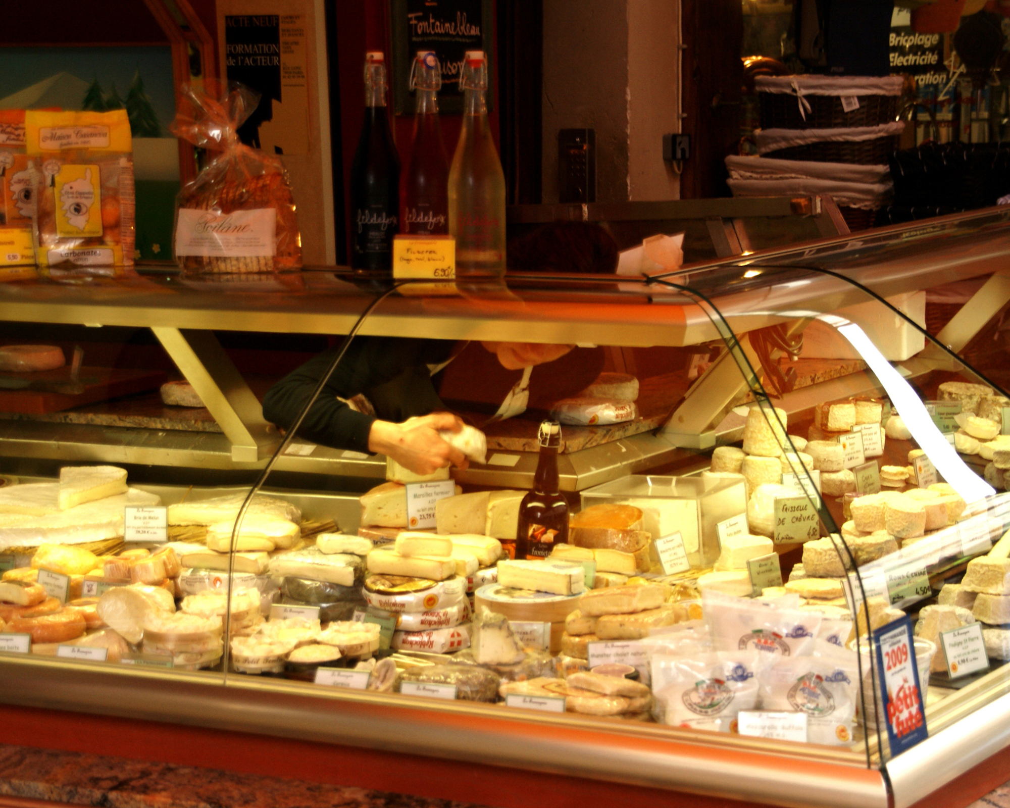 Comment sublimer ses fromages à la vente ? De la vitrine à l’émotion sensorielle